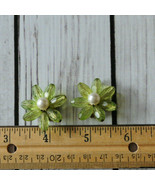 vintage green beaded pearl center flower clip earrings boho bohemian - £6.25 GBP