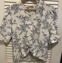 Women’s Blouse Size S Floral Birds Cottagecore - $15.95