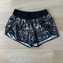 Lululemon Tracker Short III 4-way Stretch Star Crushed Multi / Black sz 6 - $39.99