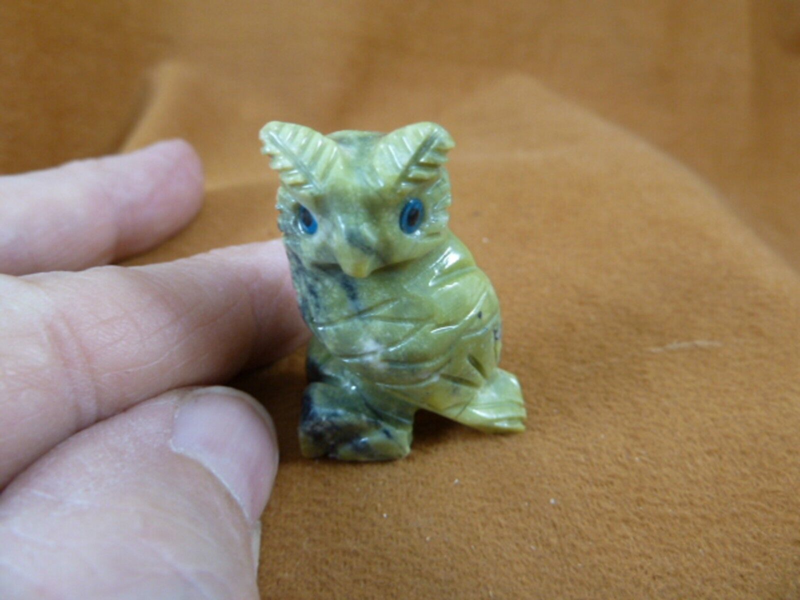 (Y-BIR-OW-74) green Serpentine HORNED OWL figurine SOAPSTONE Peru owls o... - $13.09