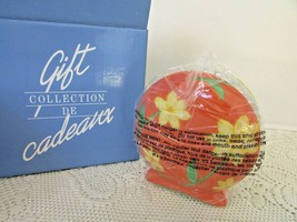 Avon Gift Collection Luau Flowers Salt &amp; Pepper Shakers 2004 Ceramic Nib - £14.99 GBP