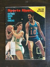 Sports Illustrated February 7, 1972 New York Knicks vs Boston Celtics 424 - £5.40 GBP