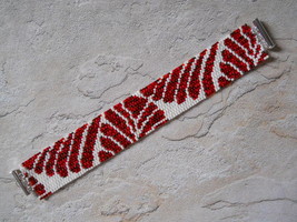 Bracelet: Red Mix on White, Large Leaves, Peyote Stitch, Tube Clasp - £31.10 GBP