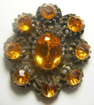 Vintage Amber Pin 2&quot; Round Brooch Set in Gold-Toned Textured Metal 16-A - $710.06 MXN