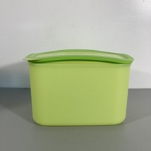 Tupperware Storage Container 5779A-3 with Lid 5781B-4 Green - £6.50 GBP