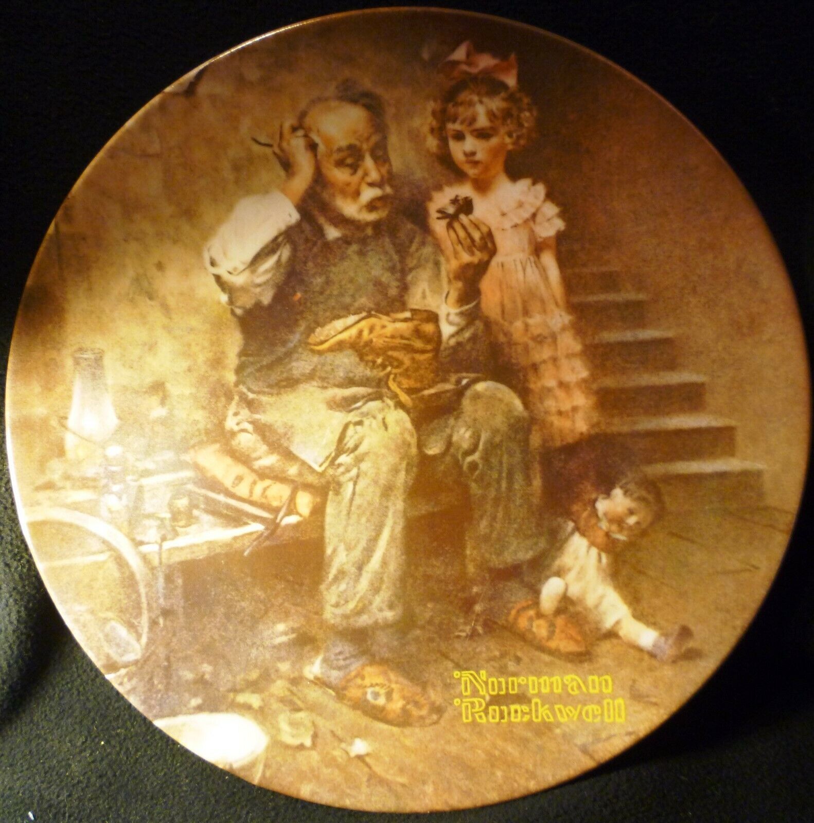 KNOWLES NORMAN ROCKWELL'S CHRISTMAS COLLECTIBLE PLATE 'THE COBBLER' 1979 - £3.12 GBP