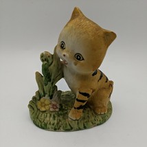 Vintage Orange Tabby Kitten Cat Figurine Playing w Worm UCGC Original Sticker - £11.19 GBP