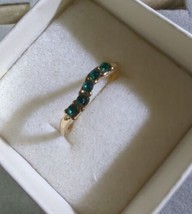 Nwt Gold Tone May Birthstone Green Crystal Stones Ring Size 7 Dainty - £6.51 GBP