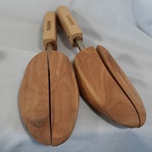 Shoe Stretcher Shoe Tree Hanover Men&#39;s Medium Wooden Cedar Adjustable Sp... - £11.21 GBP
