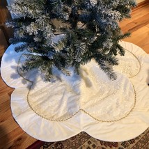 Christmas Tree Skirt White Gold Trim Quilted Unbranded December Holiday ... - $73.24