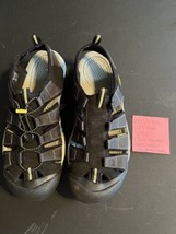 READ - KEEN Men Size 11 Newport H2 Waterproof Sport Sandal Black - $34.65