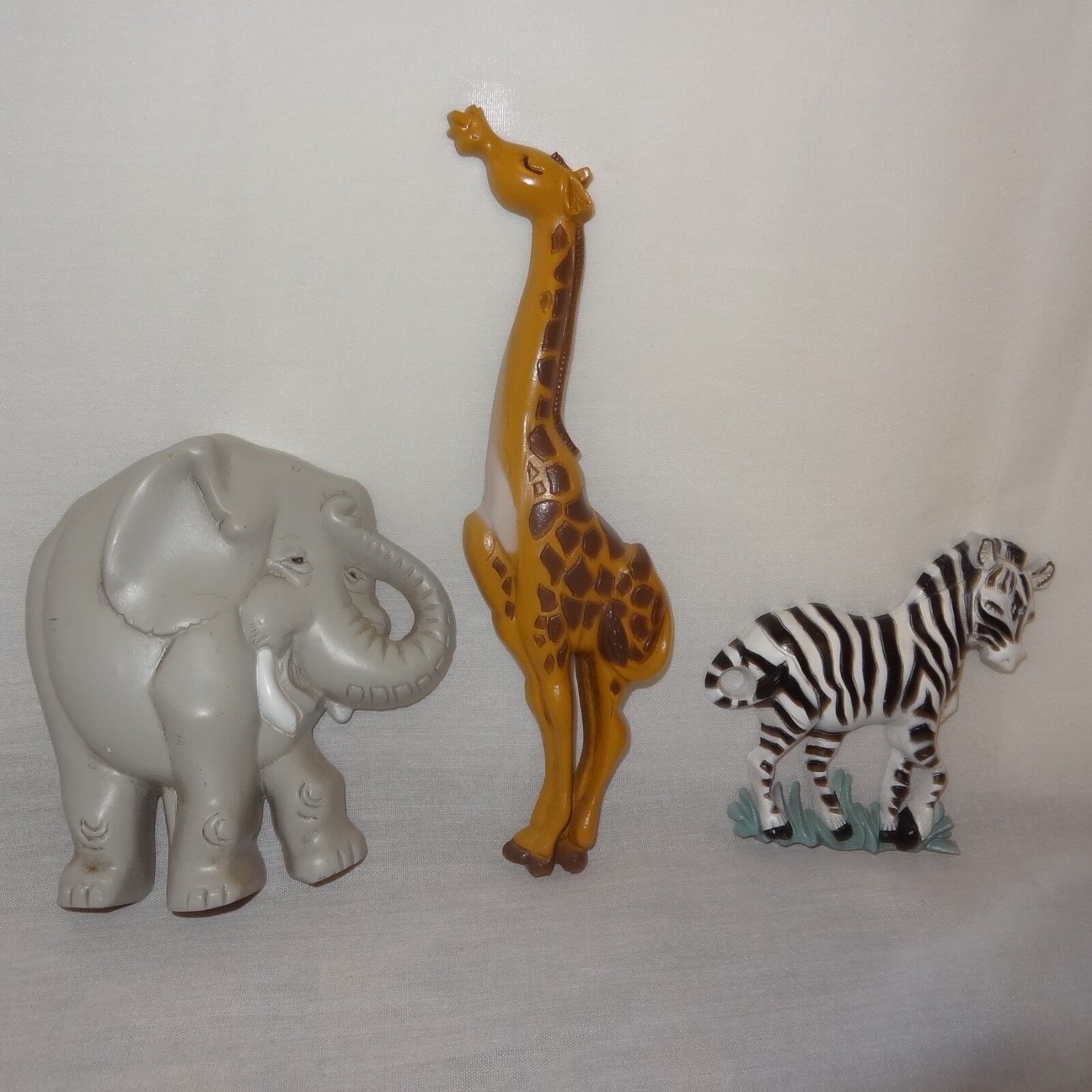 Elephant Zebra Giraffe  Burwood Products Wall Plaque Nursery Room Plastic 1995 - $16.51