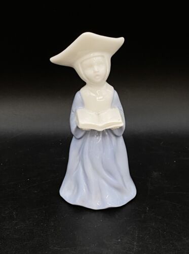 Porcelain Singing Choir Nun Figurine E-5607 JAPAN Blue &amp; White Christmas - $17.81