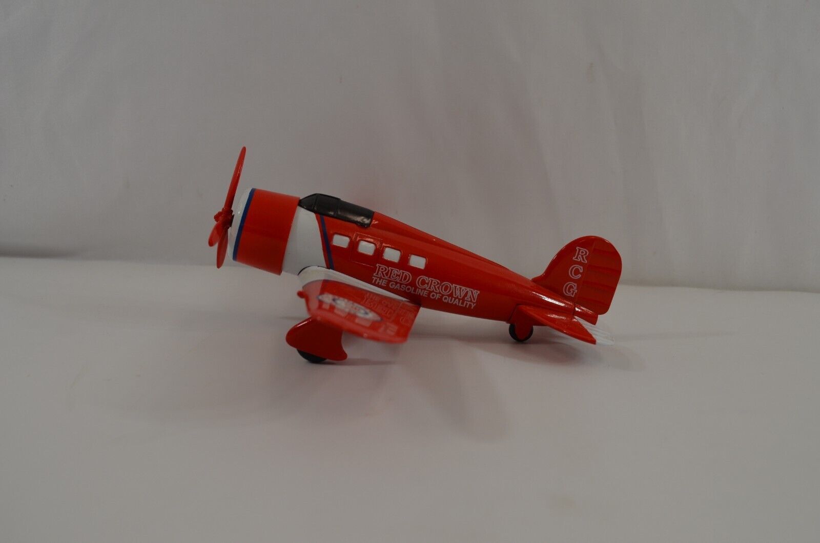 SpecCast Red Crown Lockheed Orion Limited Edition 1/5000 Diecast Airplane Bank - $28.84