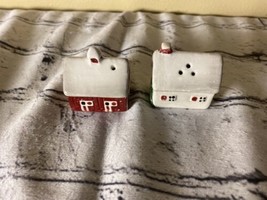 vintage wintery barns christmas salt and pepper shakers - £10.21 GBP