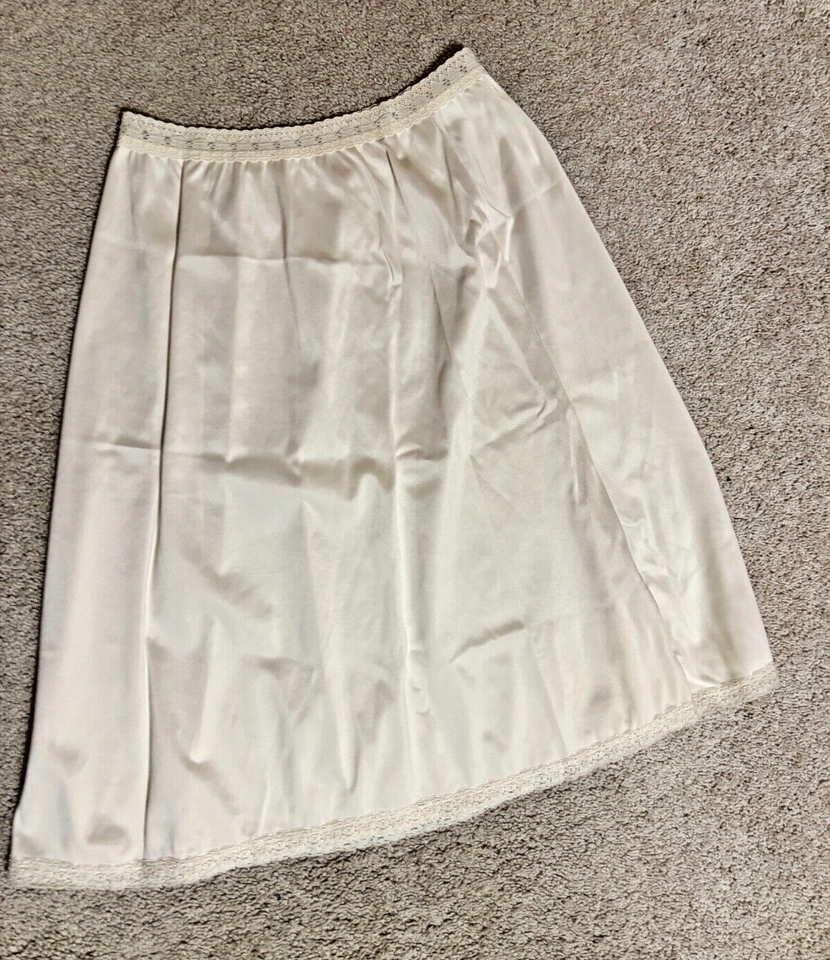 Vintage Montgomery Wards Half slip Off White small 22&quot; Long - $12.00