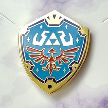 Nintendo • The Legend of Zelda • Link • Hylian Shield • Enamel Metal Pin Badge - £6.22 GBP