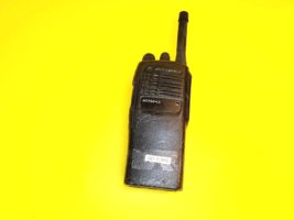 MOTOROLA HT750-LS TWO WAY RADIO COMMUNICATION WALKIE TALKIE HANDHELD W/B... - $53.15