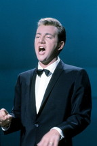 Bobby Darin, Classic image in tuxedo singing, superb quality print 4x6 photo - £3.79 GBP