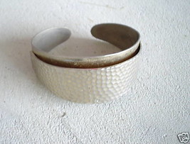 Vintage Women&#39;s Metal Clip Hammered Aluminum Bracelet 2 1/2&quot; Wide - £14.24 GBP