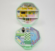 Vintage 1990 Polly Pocket Bluebird Polly&#39;s School Compact Playset W/ 2 Figures - £44.55 GBP