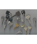 HOUSE KEY Doors Bike Locks Misc Junk Lot  - $380.56 MXN