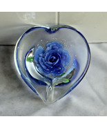 HEART SHAPED ART GLASS w/ PRETTY BLUE FLOWER PAPER WEIGHT  - $715.03 MXN