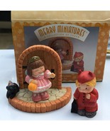 Halloween Bashful Visitors Hallmark Merry Miniatures Figurine Set - 1997 - £13.98 GBP