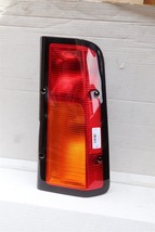 03-04 Land Rover Discovery II Upper Taillight Lamp Passenger Right RH