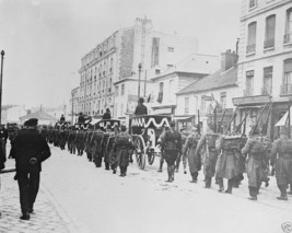 Funeral procession for British soldiers in Versailles World War I 8x10 P... - $8.81