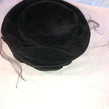 Black Woman&#39;s Cloche Gimbels Hat Satin Bow Sz Medium - £23.58 GBP