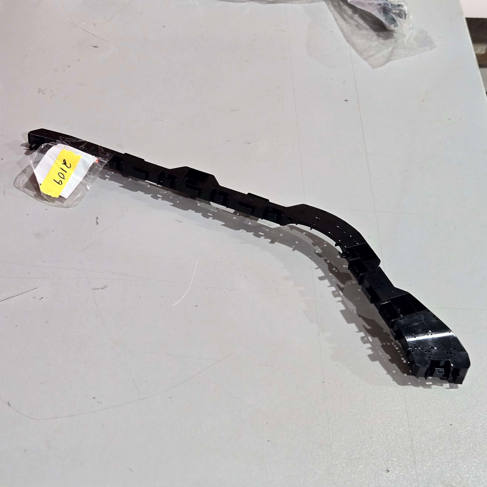 2018-2022 HONDA ACCORD RIGHT REAR BUMPER SIDE RETAINER NEW OEM 71593-TVA... - $23.75
