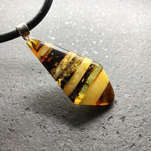 Vintage Amber Pendant with chain- Lot 2048 - £100.22 GBP