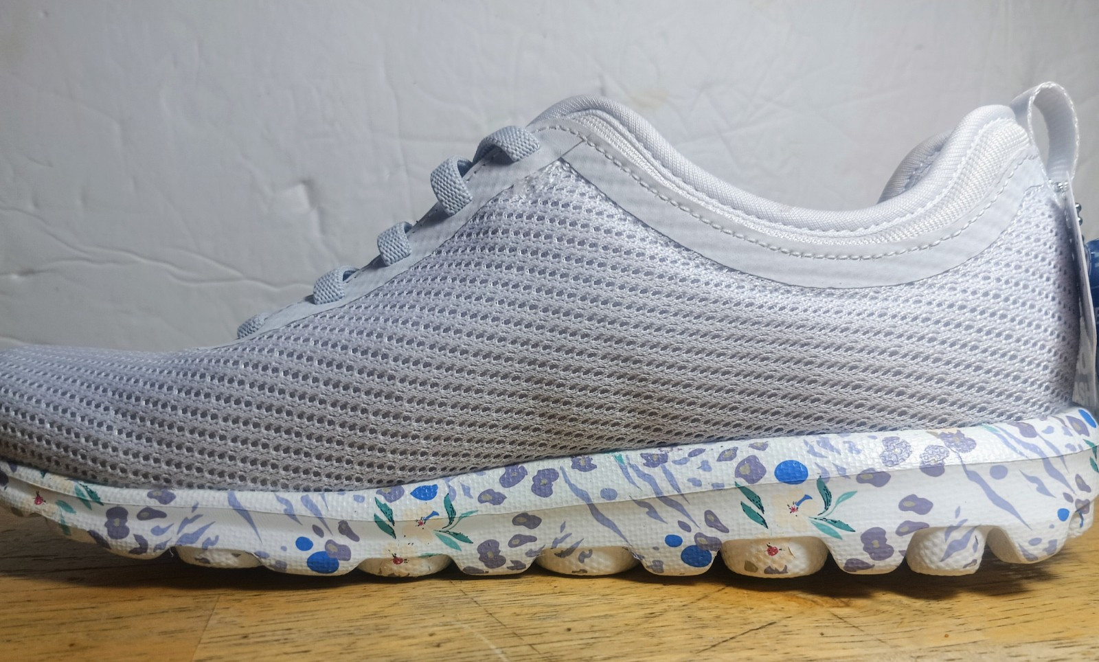 NWT Women&#39;s SKECHERS Go Walk Goga Mat  Casual Comfort Sneakers  6.5 Ligh... - $49.45
