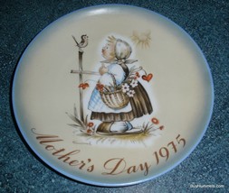 Schmid 1975 Mother's Day Plate Sister Berta Hummel Message Of Love - Gift! - $9.69
