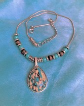 Turquoise Spiny Oyster Pendant Necklace With Turquoise Czech Glass Bead Accents - £21.33 GBP