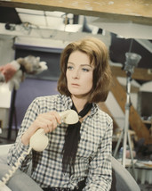 Vanessa Redgrave in Blowup in checkered shirt holding telephone 11x14 Photo - £11.76 GBP