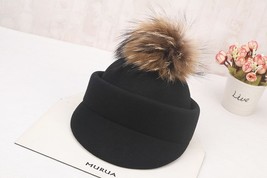 Boina negra para mujer, sombrero fascinador, gorra de lana de bola de pi... - $86.36