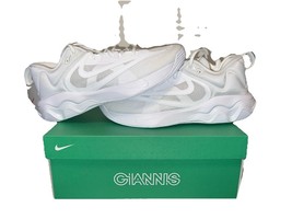 Authenticity Guarantee

NWB Nike Giannis Immortality 3 Mens Size 10.5 Tr... - $1,924.73 MXN