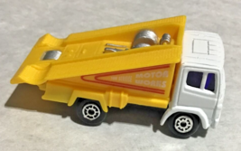 Maisto Motor Works Car Hauler Tow Truck Ramp Truck White &amp; Yellow Die Cast - £2.77 GBP