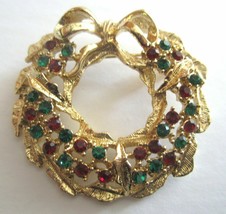 Christmas Wreath Brooch Pin Red and Green Rhinestones Gold Tone Setting ... - $328.35 MXN