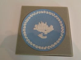 Wedgewood Christmas Collector Plate 1973 Blue White Jasper Tower of London - $48.51