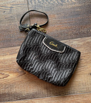 EUC COACH Black Clutch Wristlet Handbag Purse - $371.97 MXN