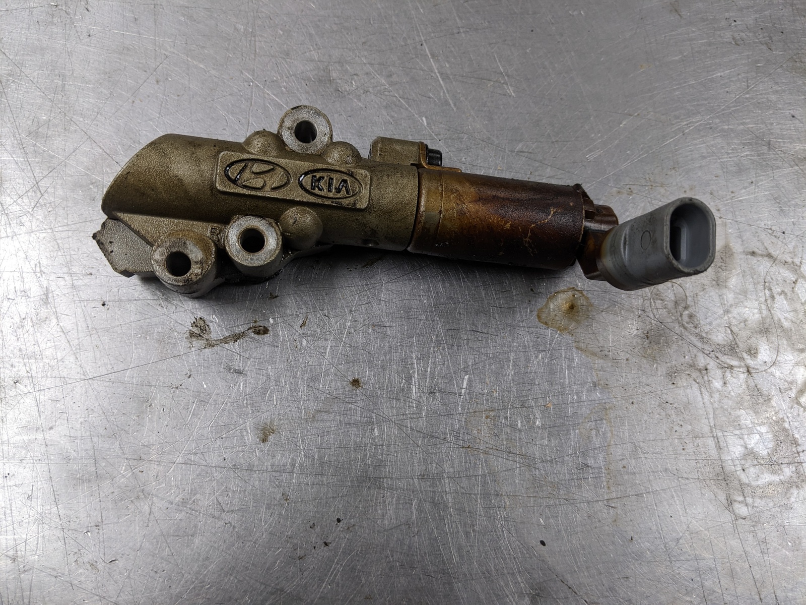 Right Variable Valve Timing Solenoid For 13-19 Hyundai Santa Fe XL  3.3 ... - $24.70