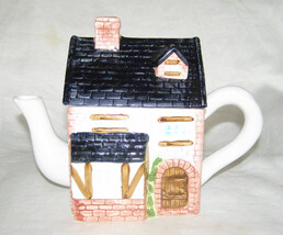VINTAGE “ENGLISH COTSWOLD COTTAGE” TEA POT - REPLICA SHAPE - NEW CONDITION - $282.25 MXN