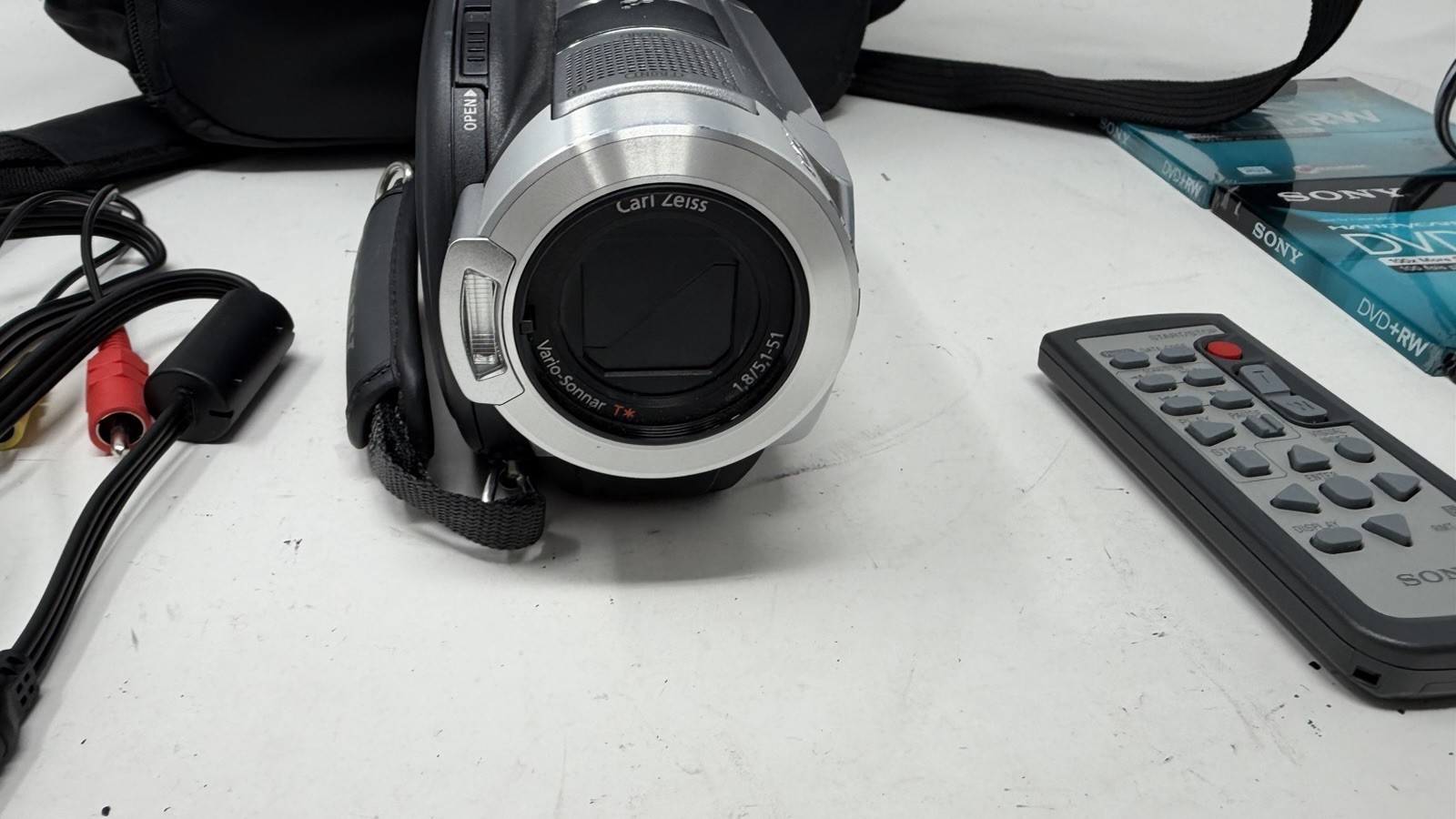 Sony Handycam HDR-UX5 High Definition + battery and charger Tested And Working Item image 6