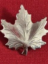 Vintage Maple Leaf Brooch Silver Tone Etched Florentine 1950s 1.5&quot; EUC J294 - $7.43