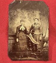 Antique Tintype Photo 1800s 2 Young Women Ladies Sisters PH53 - $15.83