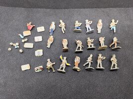 Lot Of (18) Wargaming Miniature Plastic Soldiers Damaged Bits And Pieces... - $10.39