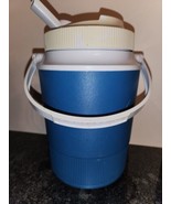 RUBBERMAID 1/2 GALLON BLUE AND WHITE JUG THERMOS WATER COOLER WITH SPOUT... - $276.54 MXN